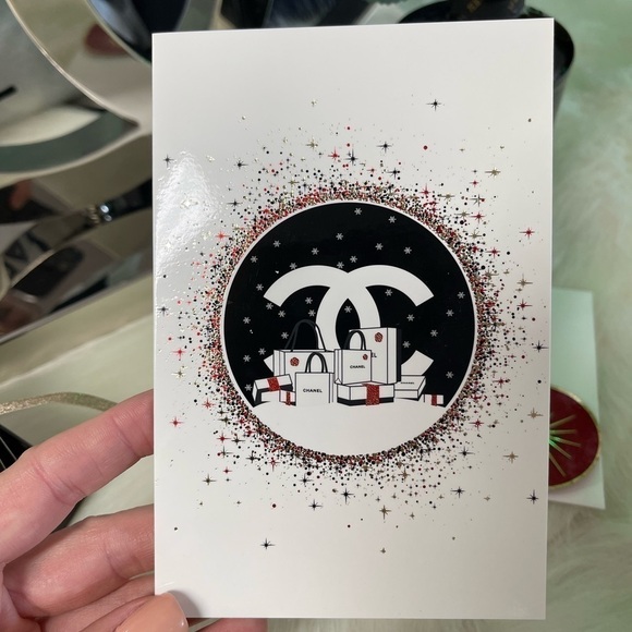 AUTHENTIC CHANEL NO 5 L’EAU MINIATURE PERFUME & CHRISTMAS CARD 2019 COLLECTIBLE - Picture 3 of 11